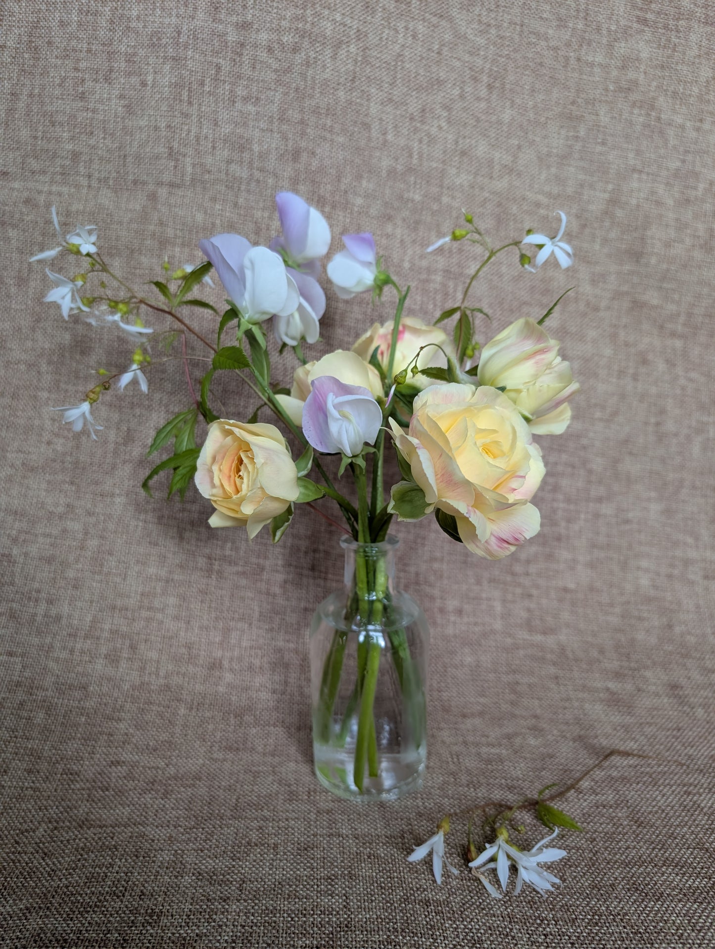 Ranunculus and sweet pea bunch - pastel